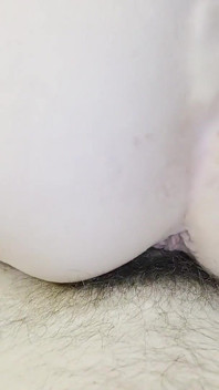 Cewek sange ini lagi asik nyepong kontol posisi reverse cowgirl sampai dicrot di dalam - pov