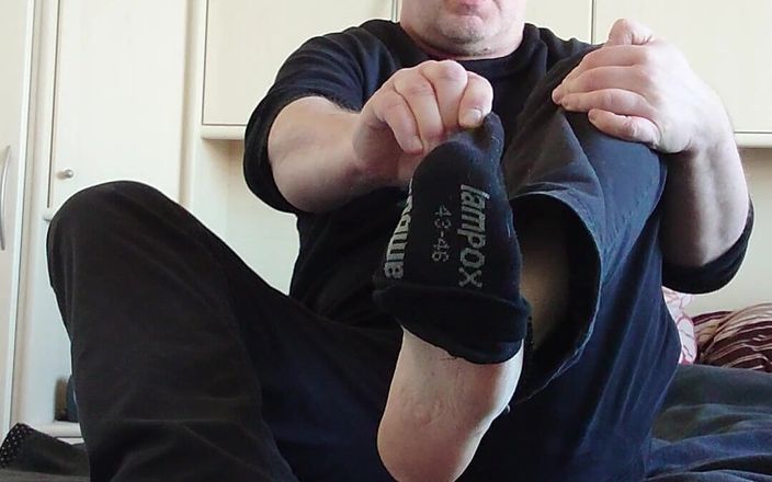 Carmen_Nylonjunge: My Foot Fetish with Sneaker Socks