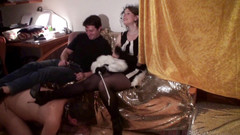 Femdom Austria: Nadržená milf děvka a její nejlepší kamarádka si hraje se...
