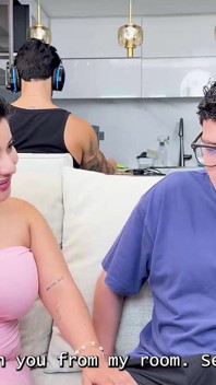 Scopo La Grande Matrigna Del Mio Migliore Amico Mentre Lui Gioca Ai Videogiochi - Naty Slim