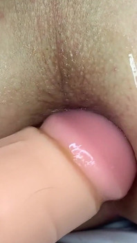 Primo piano dildo anale paly