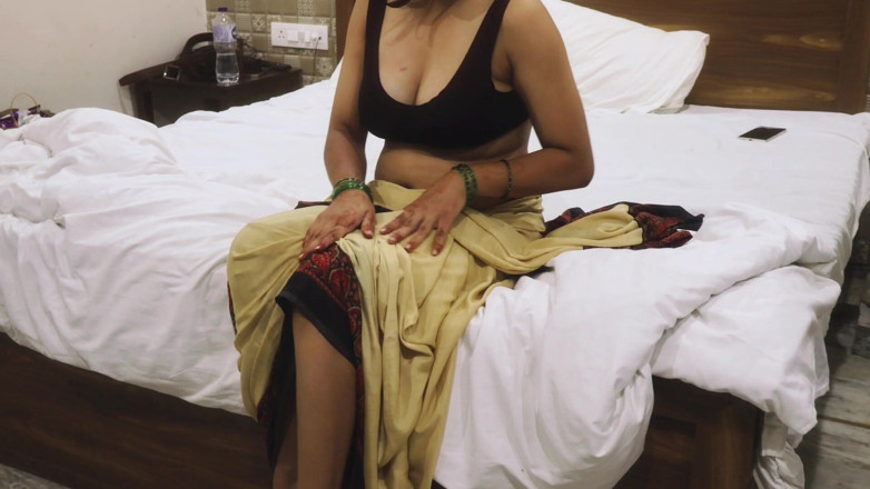 ABHISHEK7299: Seksowna Bhabhi rucha swojego przyrodniego brata