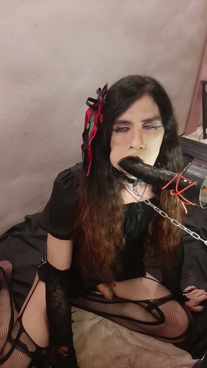 DiiVampy: Your Goth Girlfrind That Loves Throatfuck