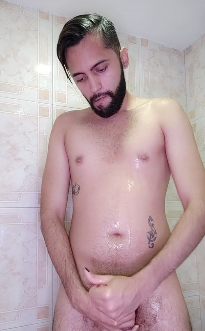 Camilo Brown: Bisa kau bayangkan aku merusak kondom ini di dalam memekmu...