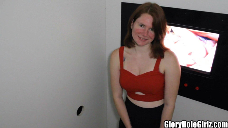 Glory Hole Girlz: Teen acne gloryhole fica dalla faccia rossa sborrata e ingoia...