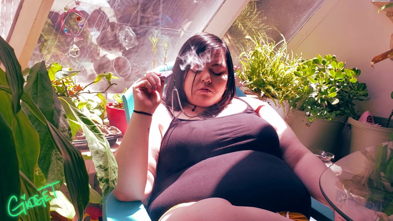 Gidget X: Slow sexy smoke and cum in the sun