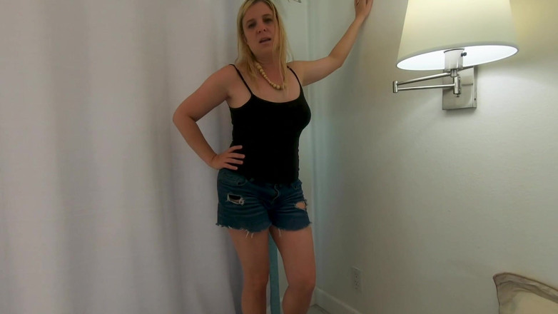 Erin Electra: 대학에서 자위하다 적발되어 새엄마가 하드코어 자지(POV)를 다루어야 합니다.