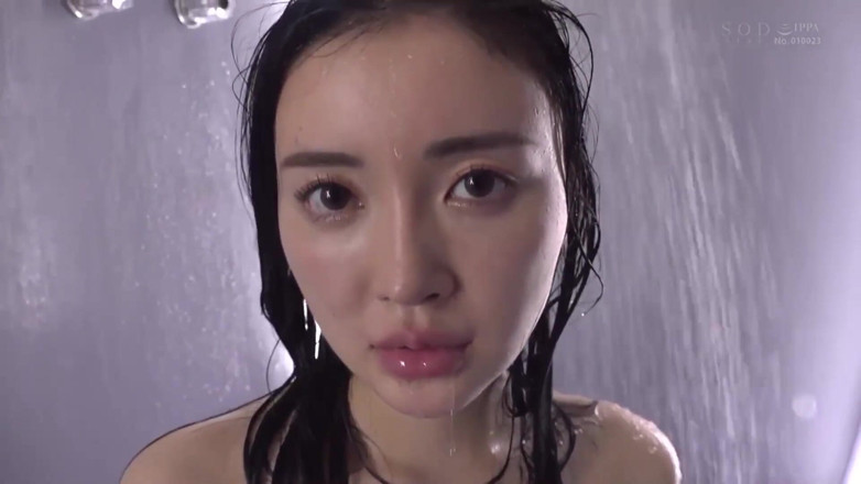 Smooth Time: Gadis itu terlihat polos tapi terangsang, seks perekat saat dijilat...