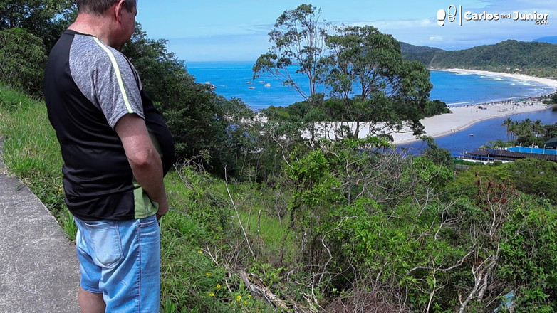 Carlos And Junior: Tatăl vitreg se pișă în public