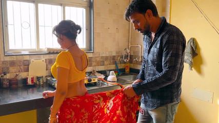 Next short: Hintli kadın Savita evinde patronuyla seks yapıyor