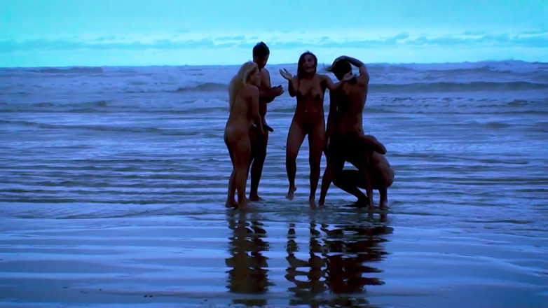 Amateurs videos: Big ass on the beach with several naked women having...