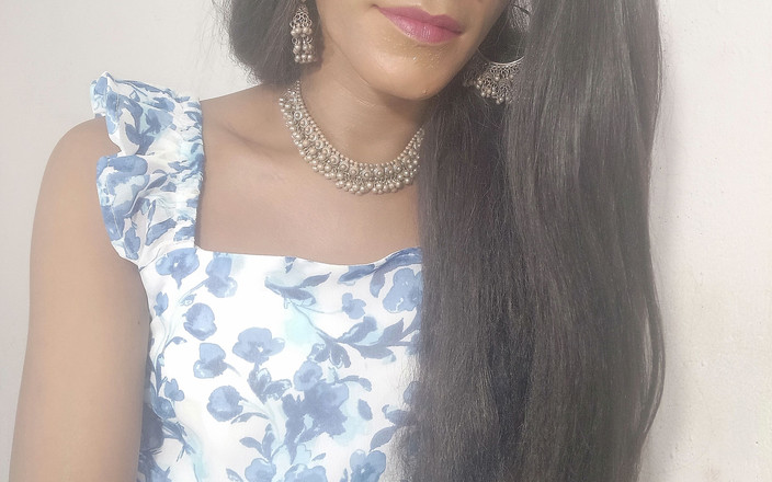 Keerthanakeerthi95: Hintli kadın kılıklı tek başına boşalıyor