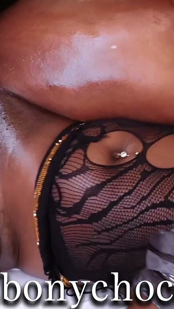 Ebonychoco: 흑인 대물 자지에게 따먹히는 핫한 밀프