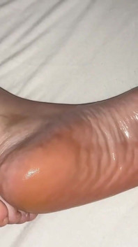 Gozada noturna nos pés com os pés