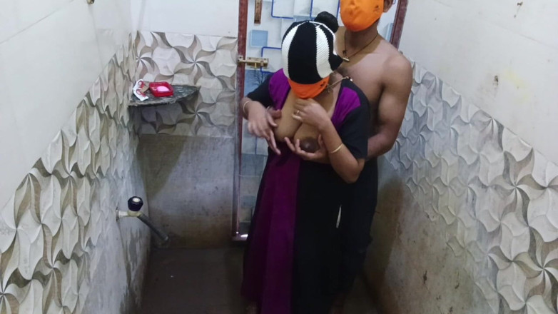 Mami4711: 화장실 도기 스타일 펑킹 섹스 인도 핫한 비디오