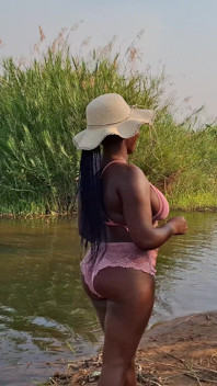 Sesso su un'isola nel deserto in mezzo all'oceano scopa davanti alla folla