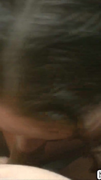 Ghetto nerdy womanatee gobbling sperma van kleine pik pijpbeurt bril plassen slikt!