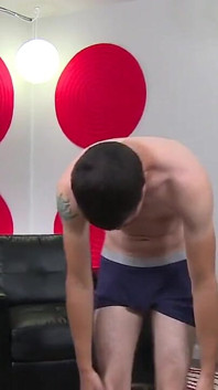 Skyler Daniels se fute cu Tyler White