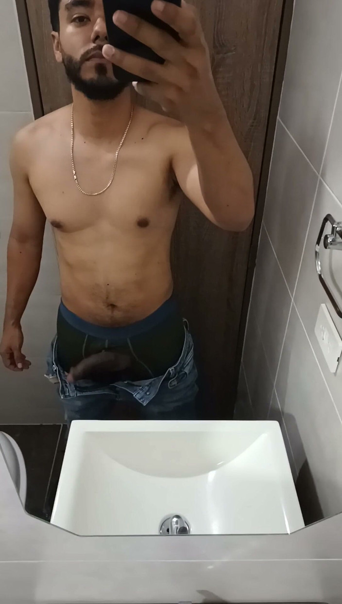 Tommhot: So Hot Masturbating in the Bathroom