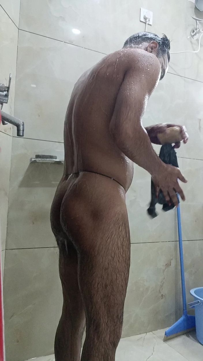 Rajasthani-old-lover: Hombre indio disfruta de la ducha y el sexo