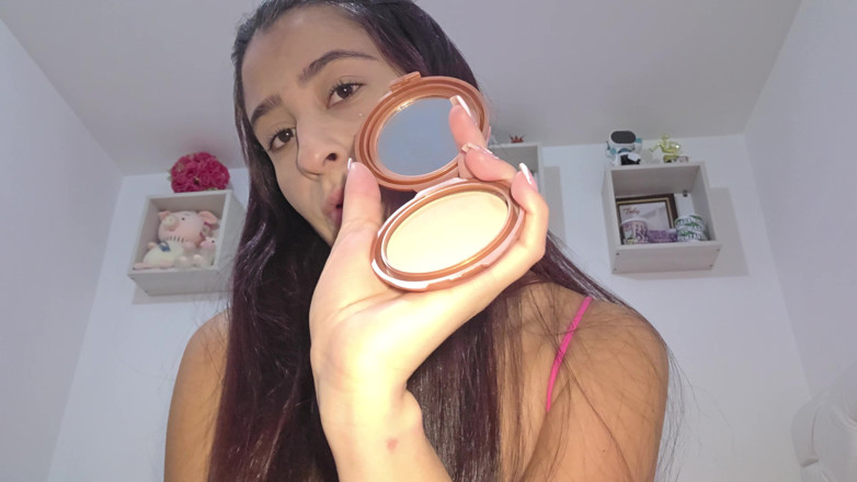 alexia twerk videos: Ella enseña maquillaje pero esconde algo
