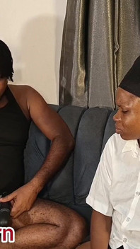 Un demi-frère africain baise sa belle-mère avec sa grosse bite