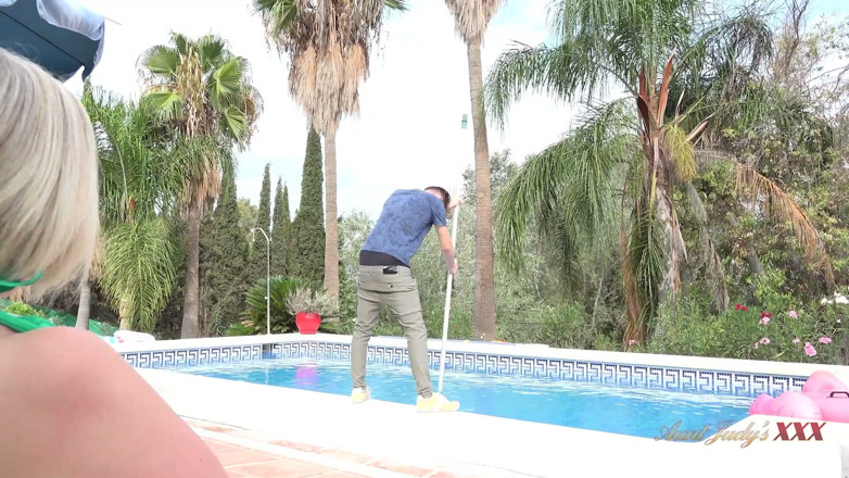 Aunt Judy's XXX: AuntJudysXXX - Busty Mature BBW Star Seduces the Pool Boy