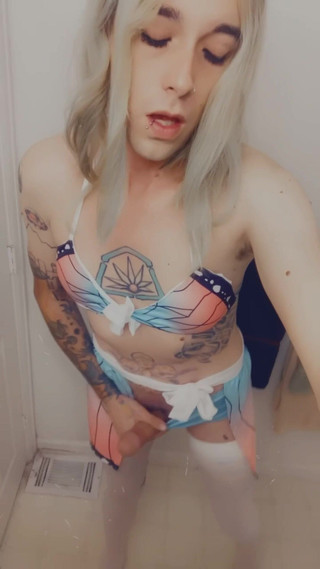 CarmenMelatonin: Sexy děvka v plavkách