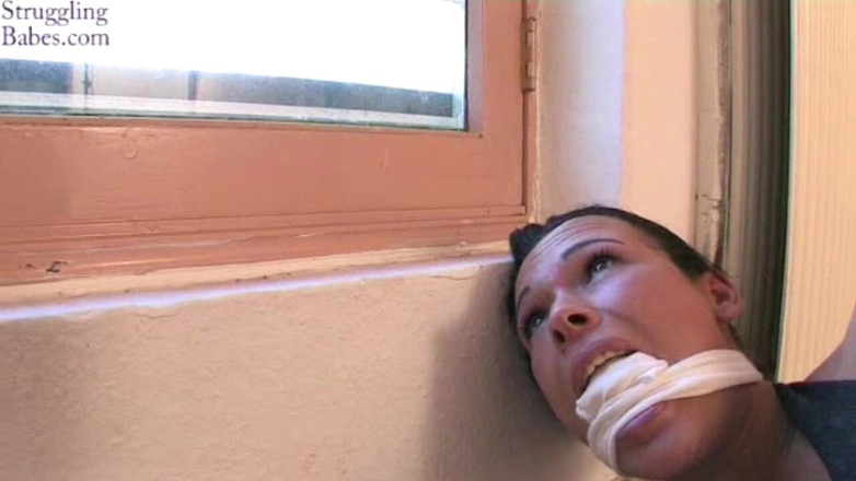 Submissed: VIXEN dengan pantat panasnya di lantai sejuk