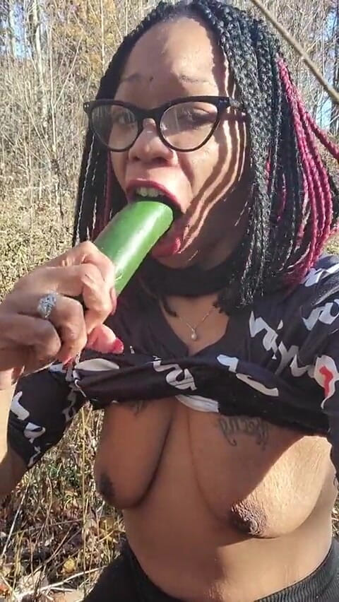Daddy and UniQueen21: Sucking my cucumber before park ranges show up