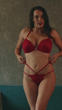 Mamă sexy incitantă Domiis nud probează lenjerie partea 1.