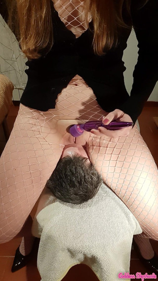 goddess82: Face fucked and masturbation to orgasm!