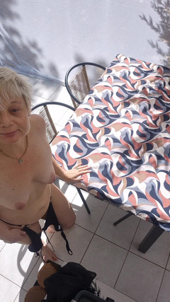 Sofy13: Tvůj nejvíc mi roztáhl tanga a vezmi mě až sem