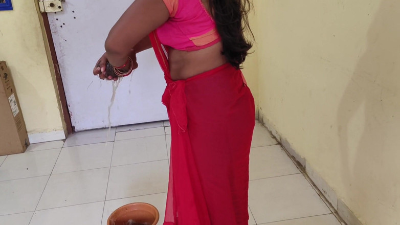 Mumbai Ashu: Hindi, voix claire d'une femme de ménage travaillant à la maison.