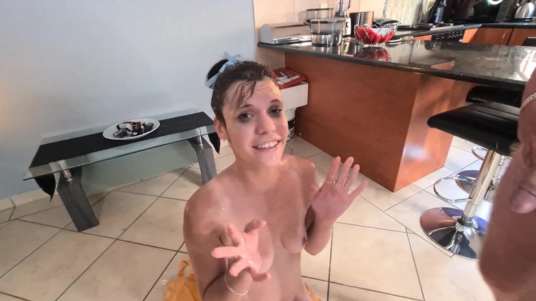 domslutfucker: Dívka a chlap používají jinou dívku jako lidskou toaletu