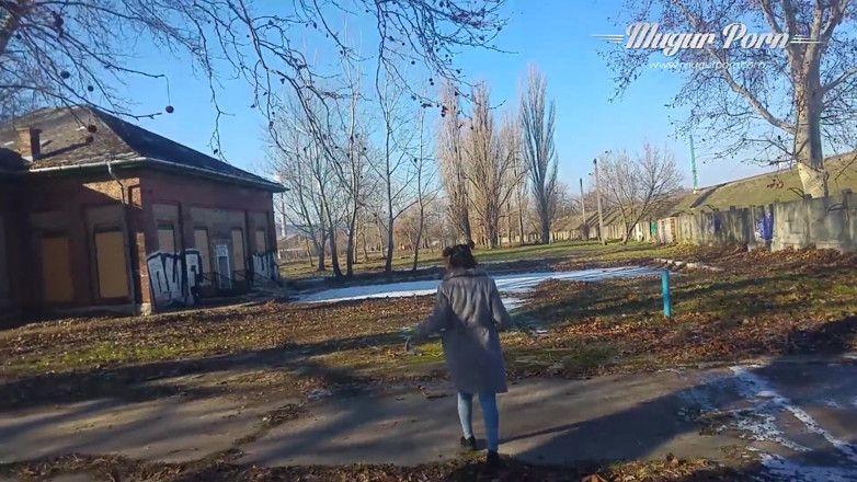 Mugur's World: Грудаста краля Хайді Ван збуджена отримує чудовий кремпай з mugurporn на відкритому повітрі