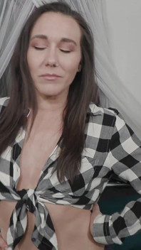 Sua garota recebe uma garota do interior, bunda whoopin com Sinn Sage