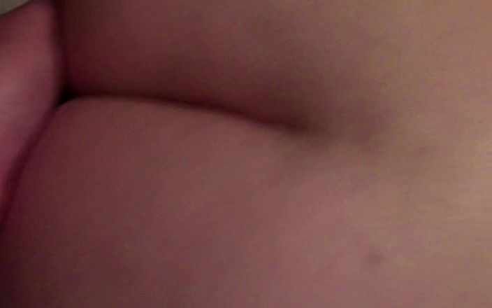 CurvyMindy: Elle suce une bite et reçoit un facial