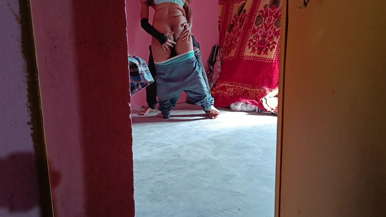 Priya ki Papa: Chica india de la universidad haciendo saxo por primera vez...