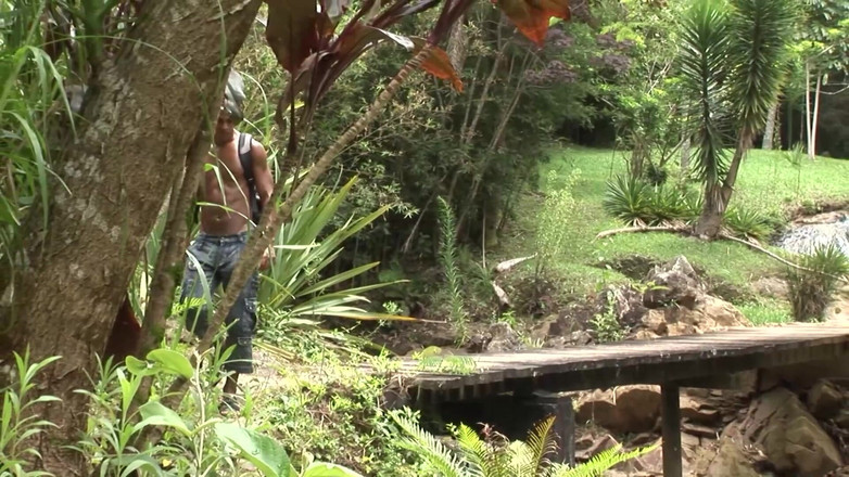 Transsexuell and gay club: Kakak seksi nyepong dan ngentot penuh gairah di luar ruangan