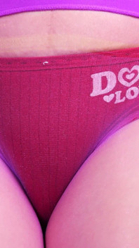 114 - Culotte fétiche sous des collants sans couture. Tu aimes mon cul ? Envoyez-moi un message dans le chat 60fps