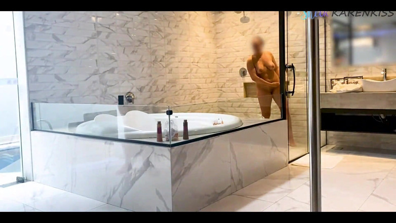 Karen Kiss: Utekl jsem s prodavačem nábytku v poledne a zjistil paroháč -...