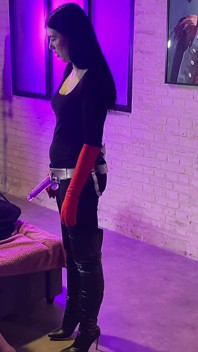 Backstage: Instängd Submissiv Blir Hård Av Sin Strapon-älskarinna - BDSM - Fransk Pegging