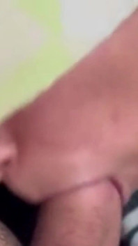 我害羞的女朋友在被性交时看起来很可爱