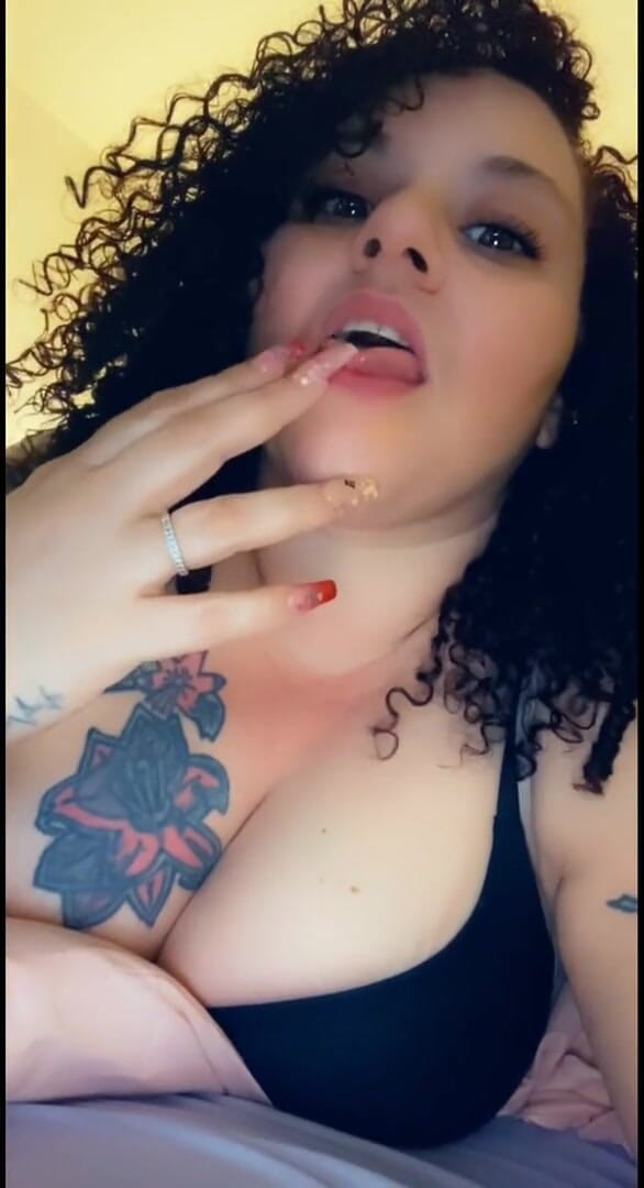 Curvyliz9: Nadržená ve sprše