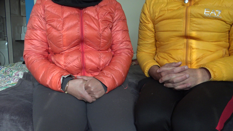 Stepmom Susan: Moja macocha pokazała mi swoją owłosioną cipkę na moje 18 urodziny