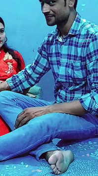 Pooja dientot habis-habisan sambil mesra-mesraan