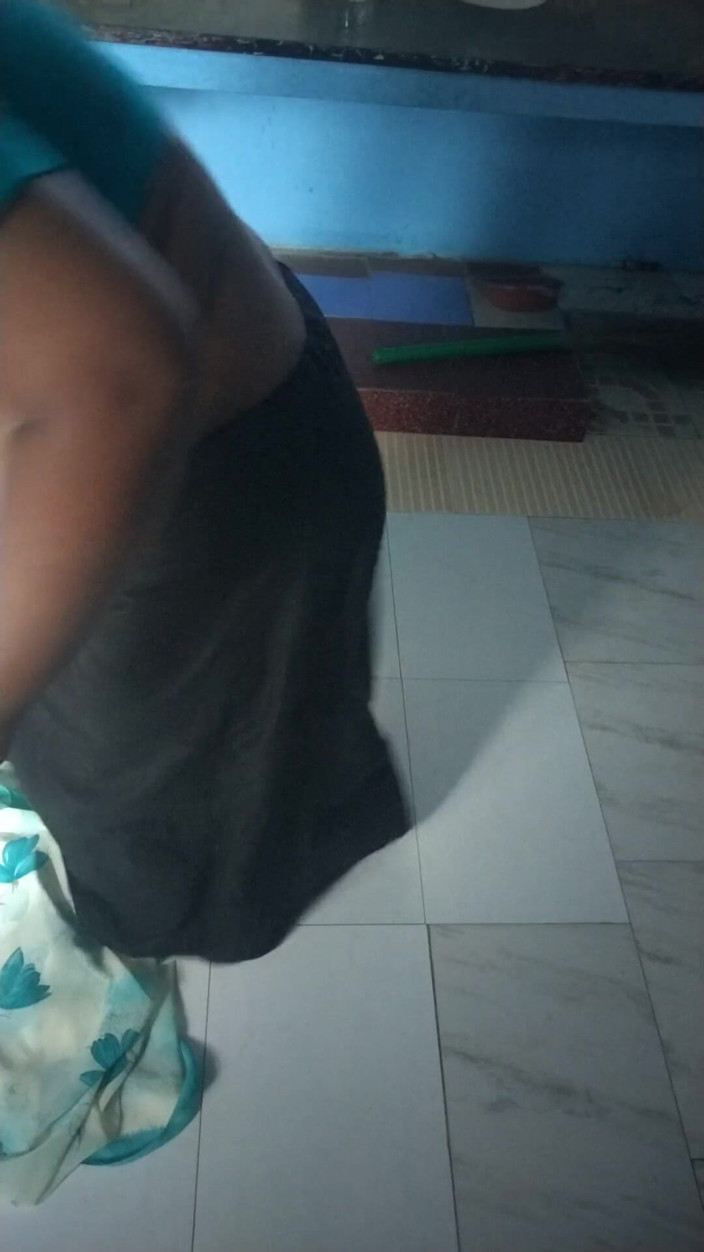 Tamil lesbian: Duża milf ciocia Sari ubrana