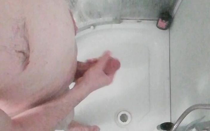 Danny Doe: Masturbasi di kamar mandi sambil santai
