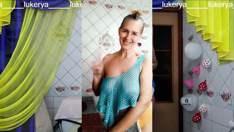 Lukerya: Lukerya veselă, ca de obicei, este angajată în curățare erotică într-o plasă...